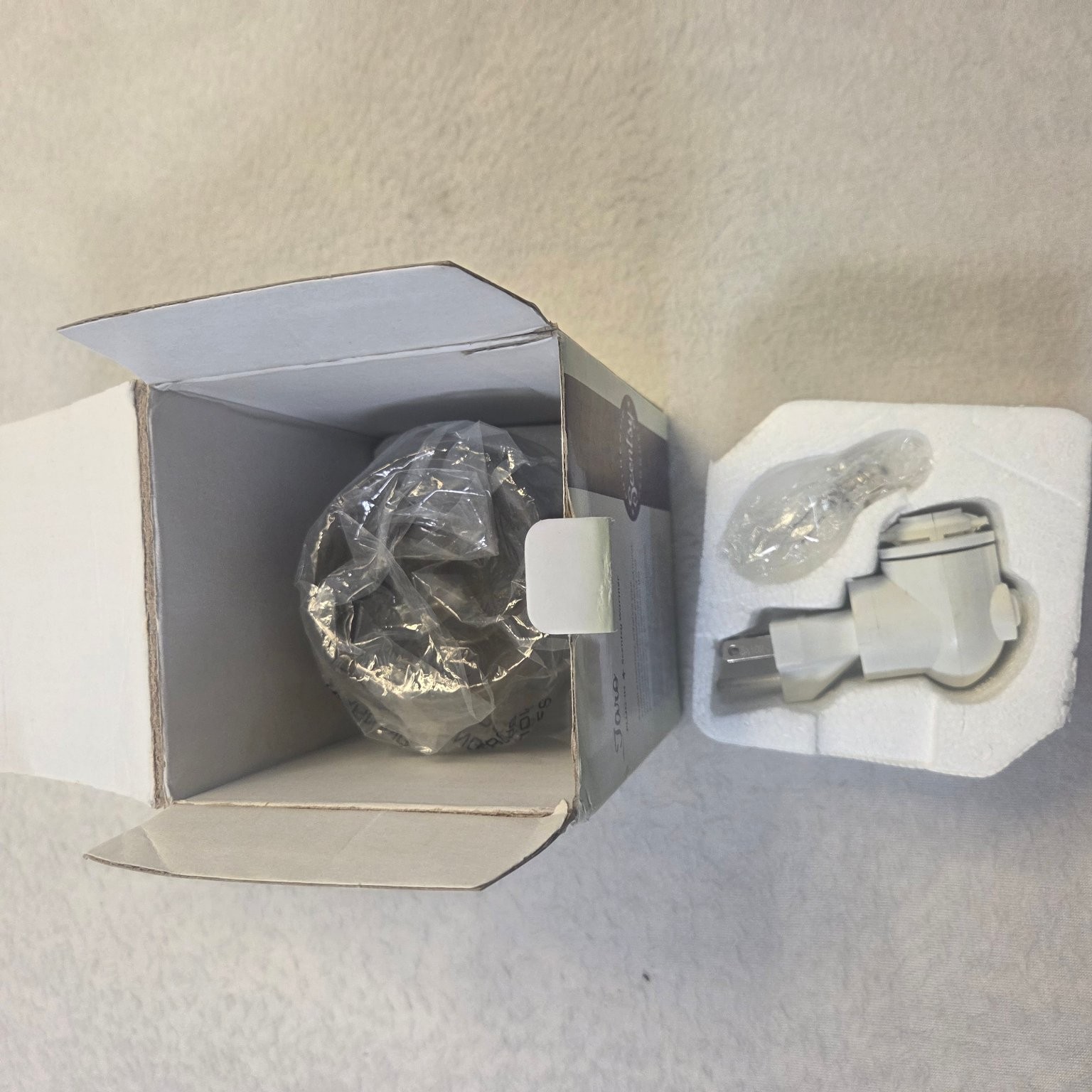 Scentsy Taro Plug-In Scentsy Warmer 15-Watt Bulb Included sc2
