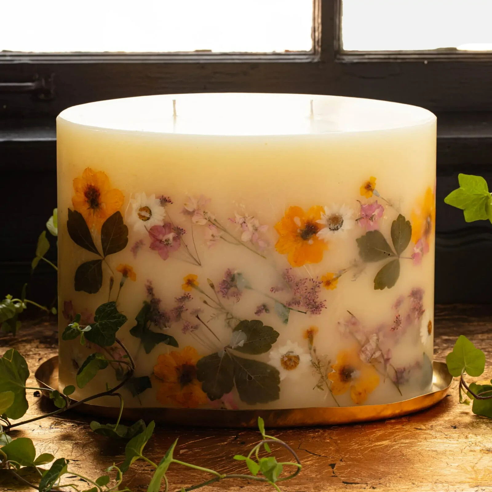 ROSY RINGS, LEMON BLOSSOM & LYCHEE LUXURY BOTANICAL CANDLE, 6.5″ TALL, 200 HRS