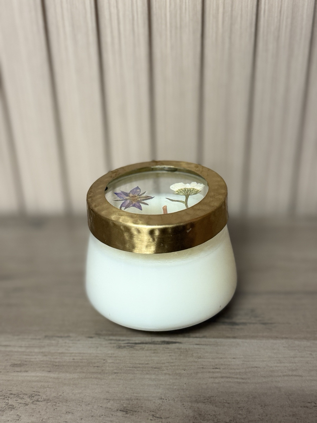 Anthropologie Rosy Rings Scented Floral Press Candle Pallo Santo Rosewood 4.5oz