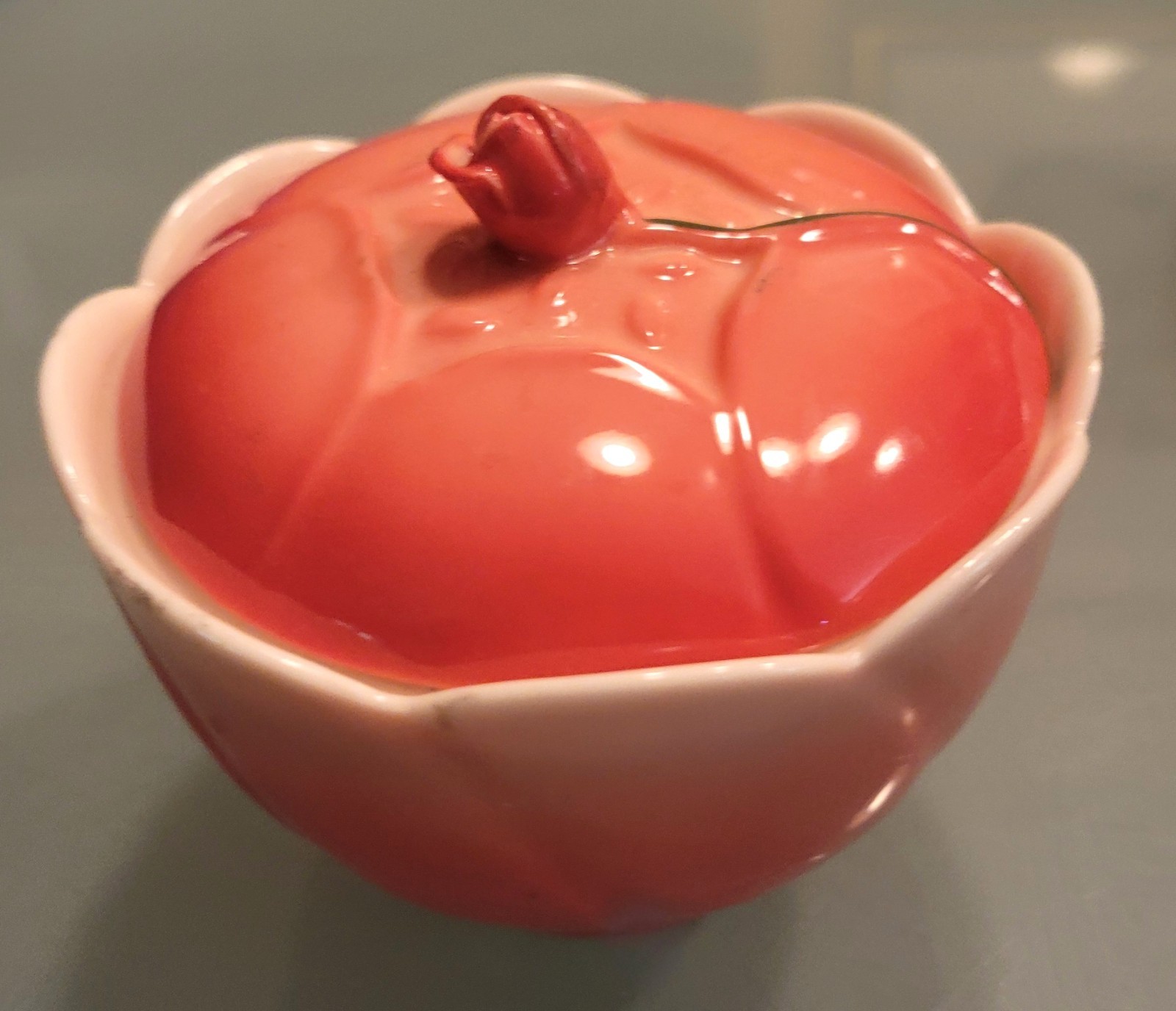 I. Godinger & Co Lidded Rose Scented Candle