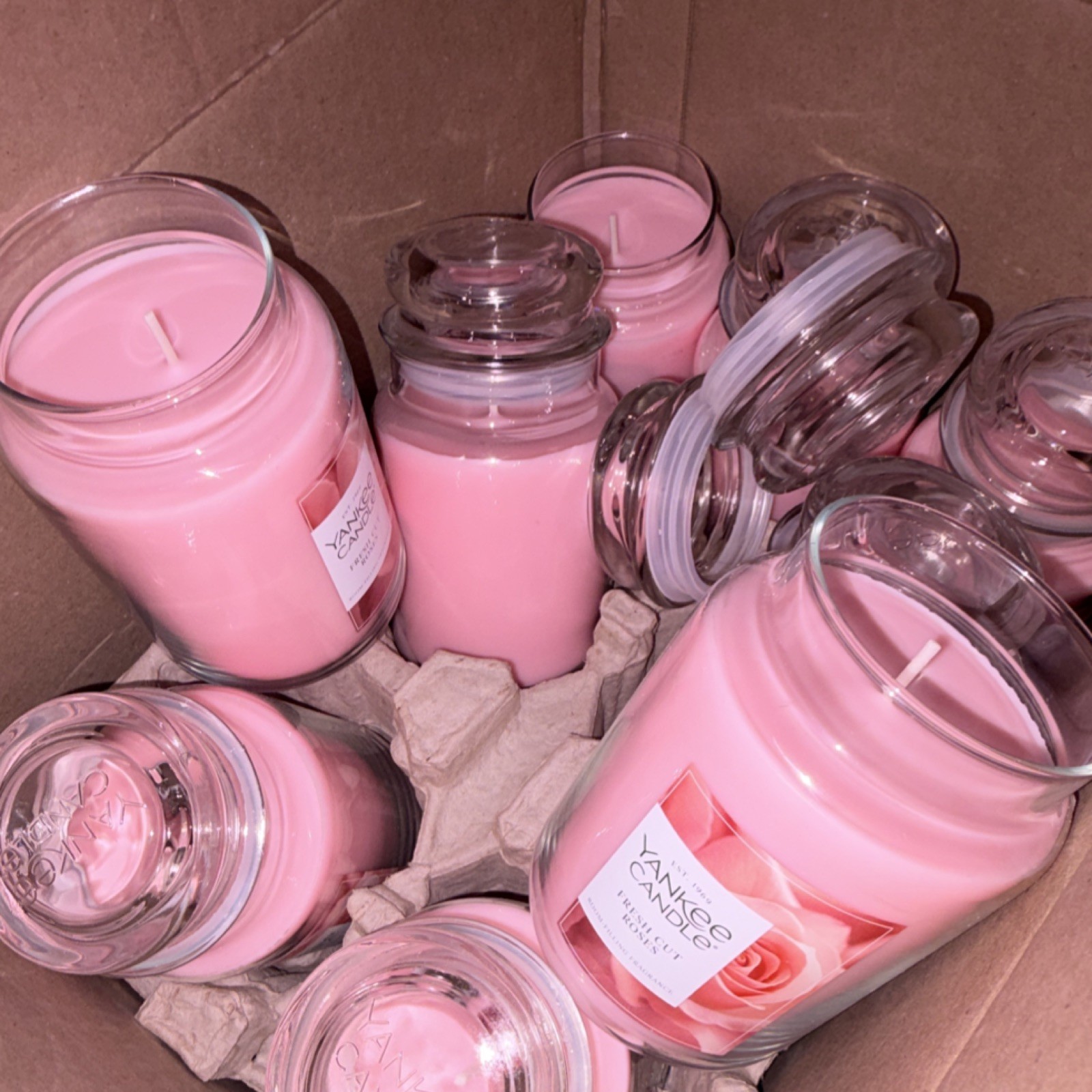 Yankee Candle Fresh Cut Roses Scented Pink Jar Candle Single Wick 22 oz.