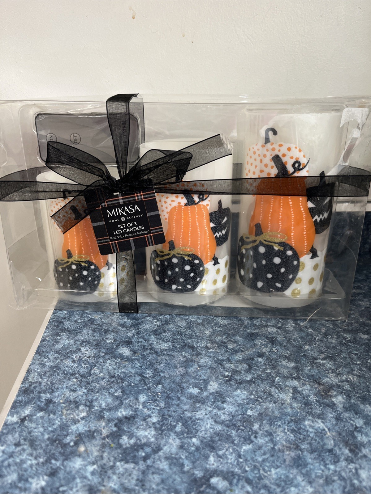 MIKASA Gift Set of 3 HALLOWEEN Autumn/Fall Pumpkin Led Candles With Remote