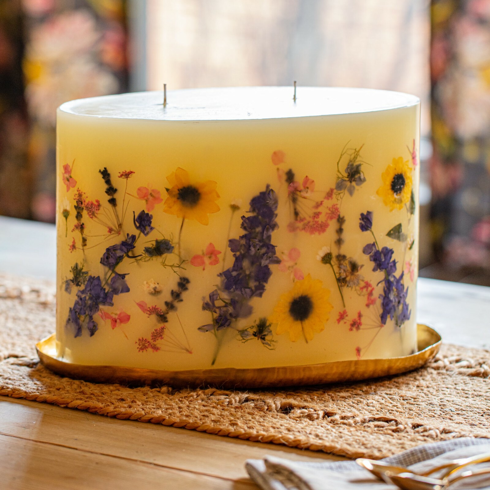 ROSY RINGS, ROMAN LAVENDER LUXURY BOTANICAL CANDLE, 5.5″ TALL, 120 HRS, NEW