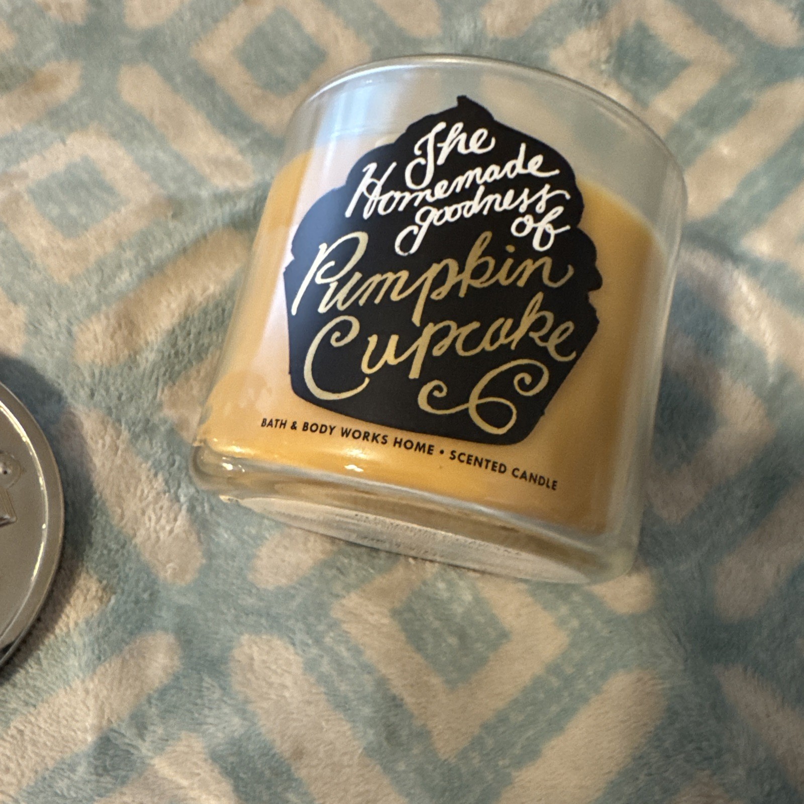 Bath & Body Works PUMPKIN CUPCAKE Candle 3 Wick Large Size 14.5 oz Very Rare New