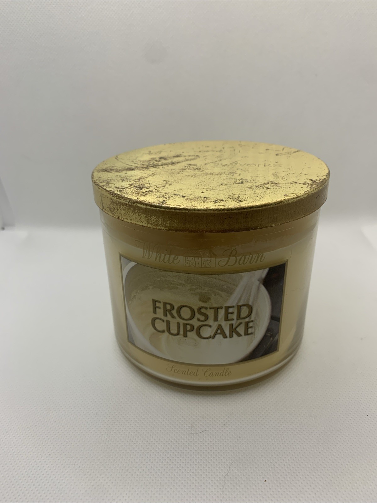 Bath & Body Works White Barn FROSTED CUPCAKE 3-Wick Candle 14.5 oz unburned.