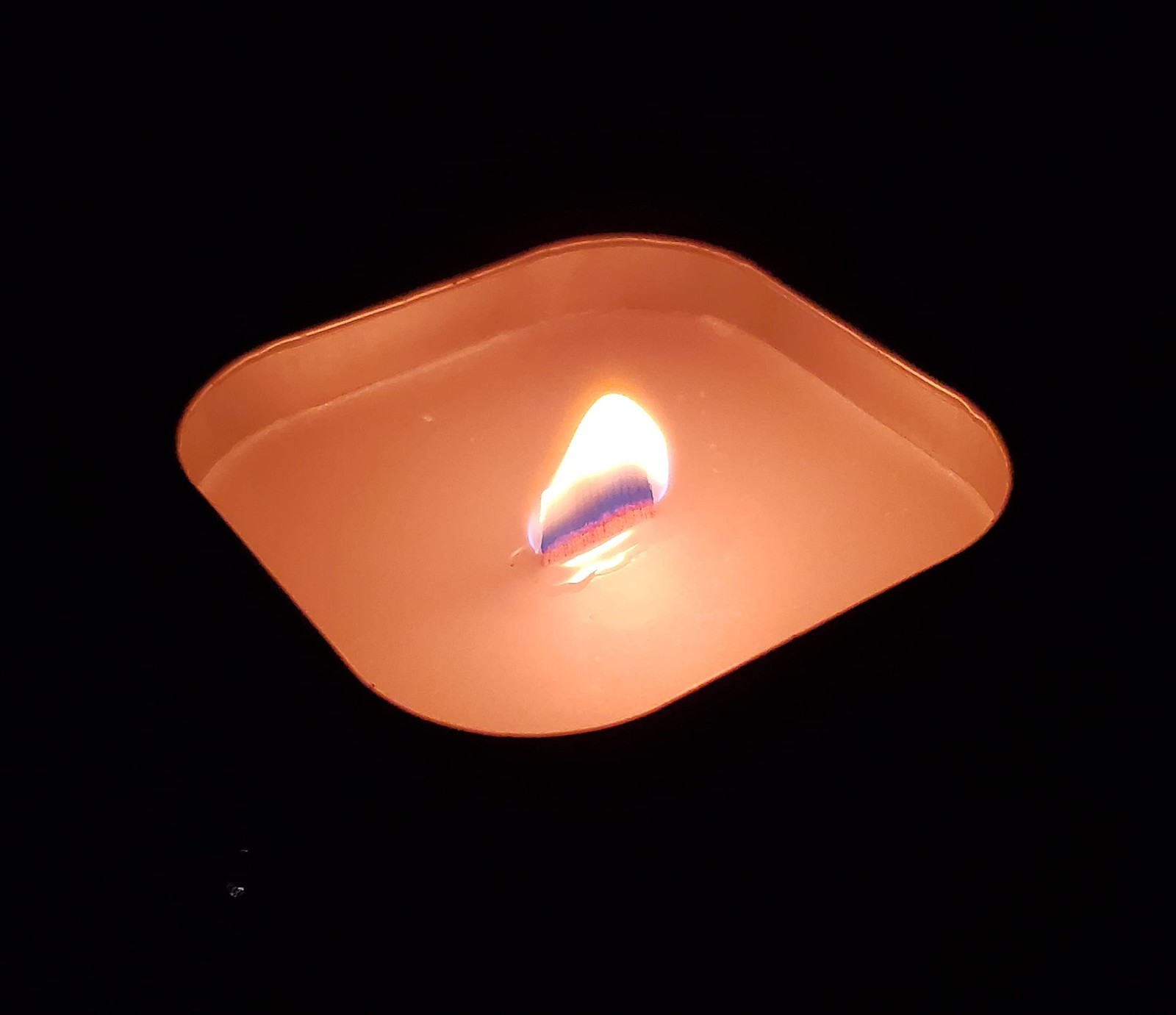 Coleman Campfire Citronella Candle with Wooden Crackle Wick – 6 oz