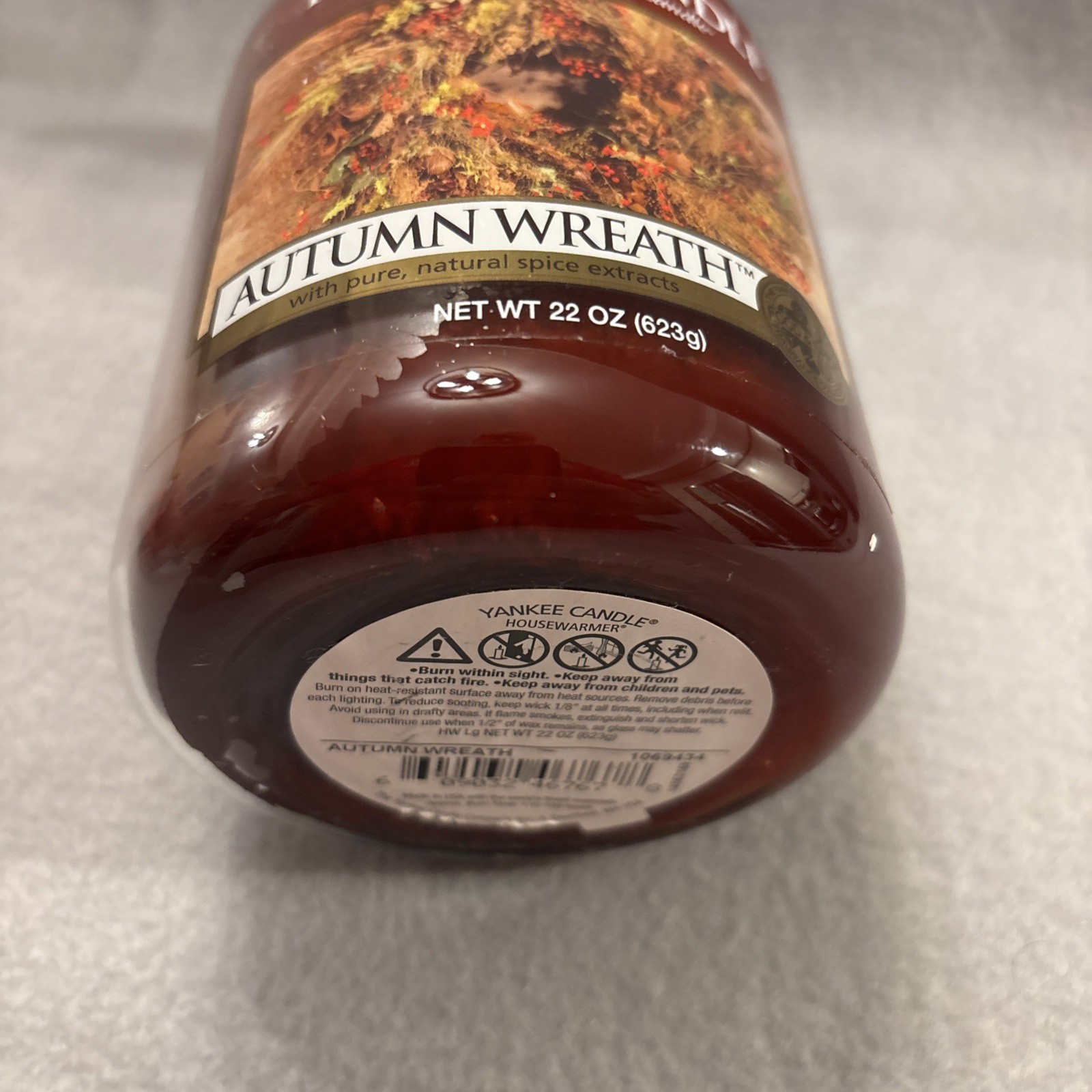 Yankee Candle Autumn Wreath, Classic 22oz Jar Single Wick Candle, White Label