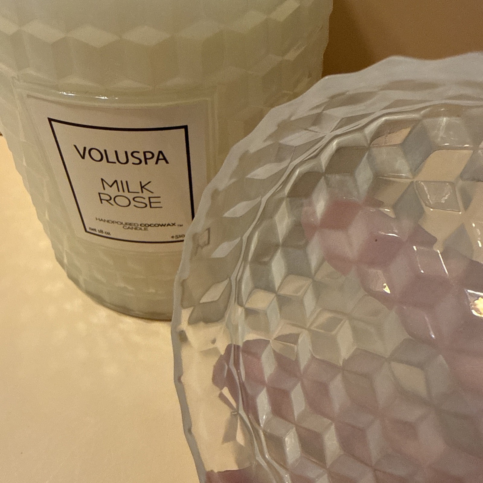 VOLUSPA ~ MILK ROSE ~ Glass Jar Scented Candle 18 oz ROSE MARSHMALLOW AMBER