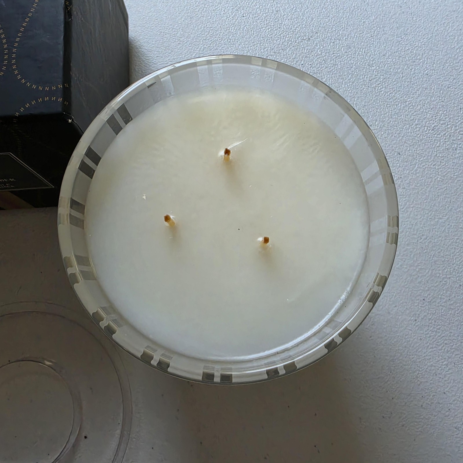Nest New York Moroccan Amber Large 3 Wick Scented Candle White Glass Jar 21.1 Oz