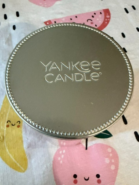 New Yankee Candle ” Pink Sands” Medium Jar Candle, 14.25 oz
