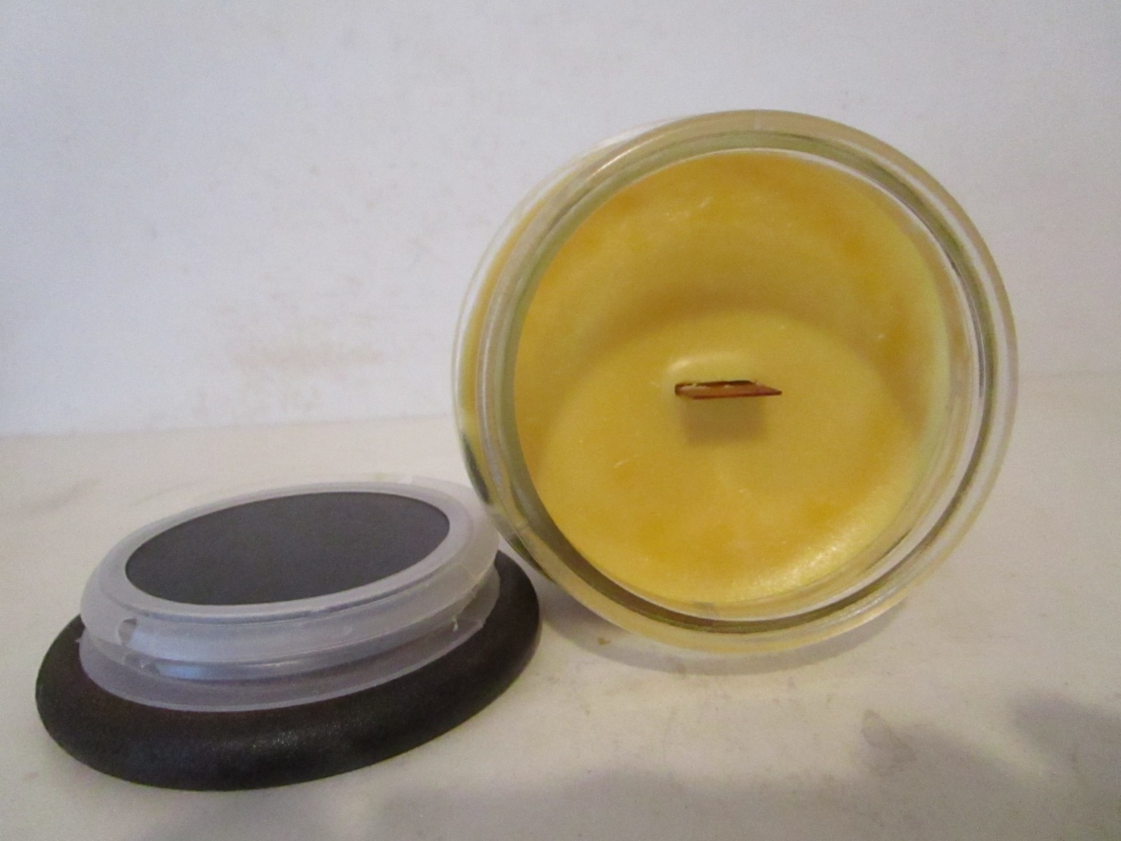 Old Williamsburg Wood Craft Crackling Wood Wick Scented Candles Leaves 15 oz.