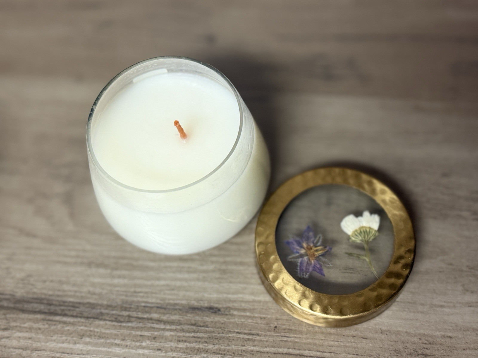 Anthropologie Rosy Rings Scented Floral Press Candle Pallo Santo Rosewood 4.5oz