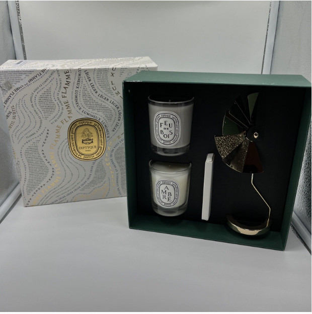 Diptyque Carousel Set With Two Candles: Ambre And Feu De Bois 2×2.4oz