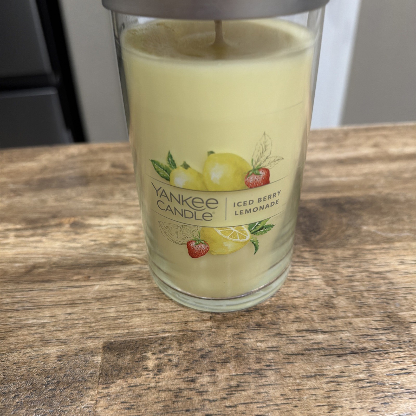 Yankee Candle Iced Berry Lemonade. Single Wick 14.25oz New