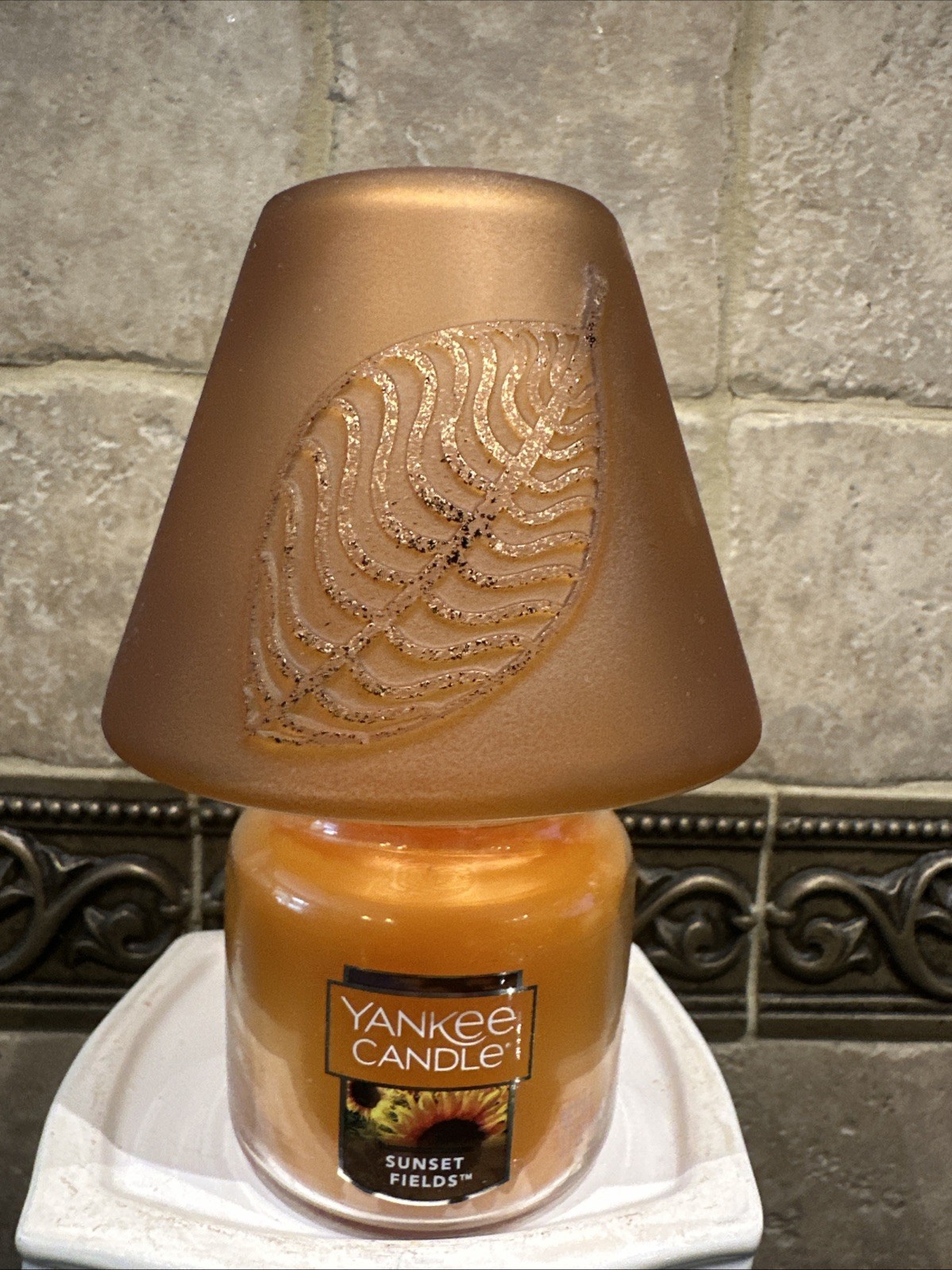 YANKEE CANDLE “SUNSET FIELDS” SMALL JAR CANDLE w/EMBOSSED LEAF CANDLE SHADE
