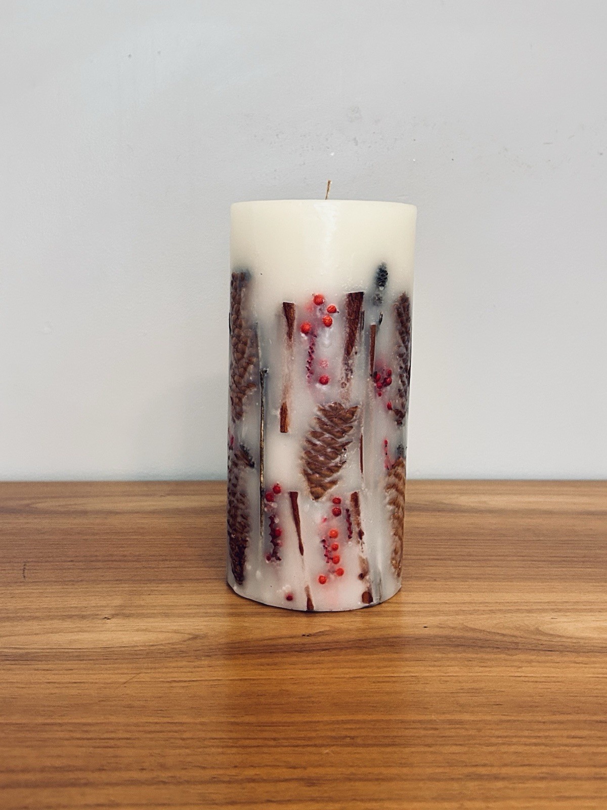 Pottery Barn Botanical Pillar Scented Candle Pinecone Berry Embedded Wax 4×8”