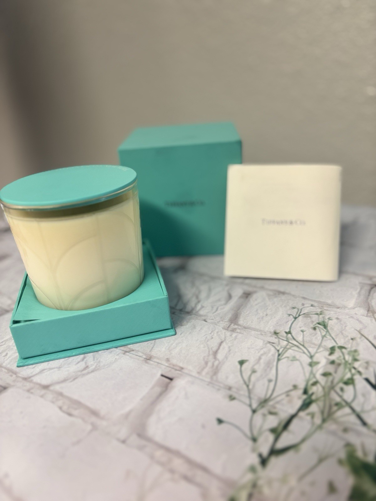 Tiffany & Co. 01 Jasmine/Rose/Peony Scented Candle Jar 9.52 oz White Glass
