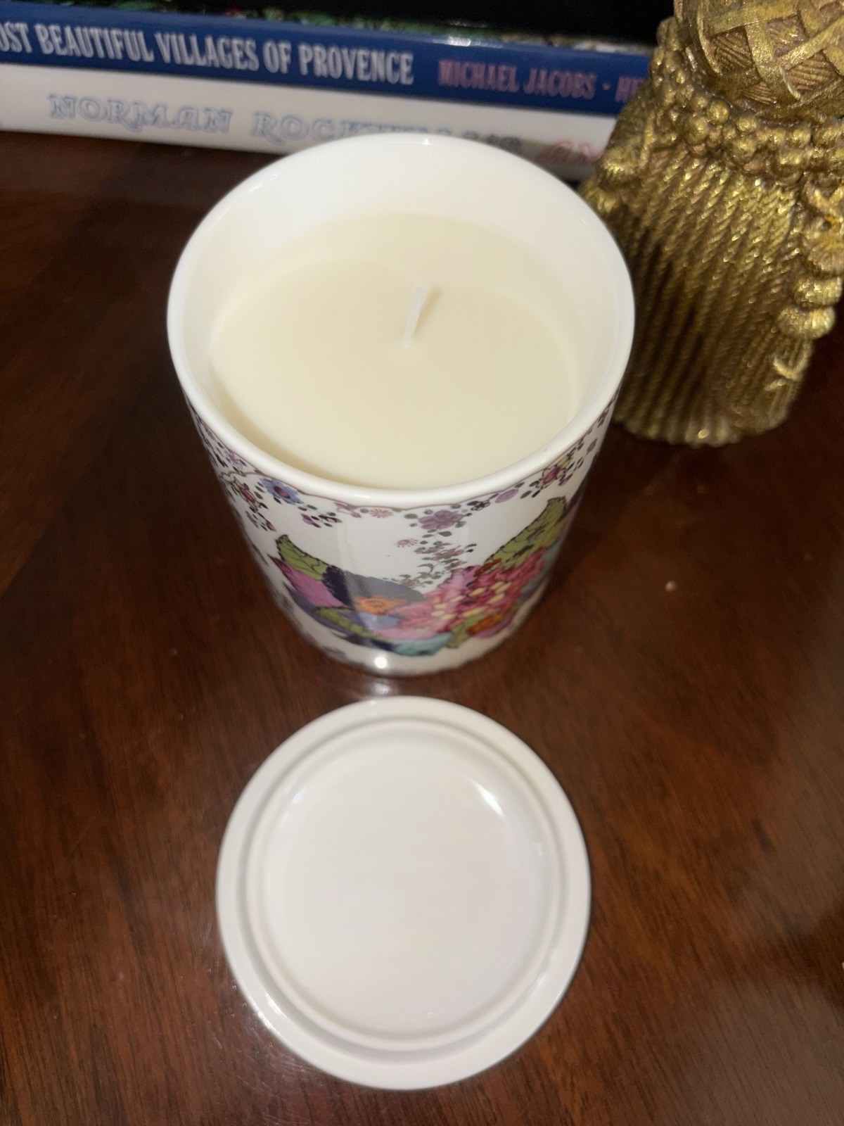 Tobacco Leaf Porcelain Container Candle, Fresh rose Scent. 4 Inch