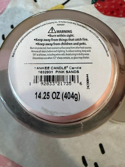 New Yankee Candle ” Pink Sands” Medium Jar Candle, 14.25 oz