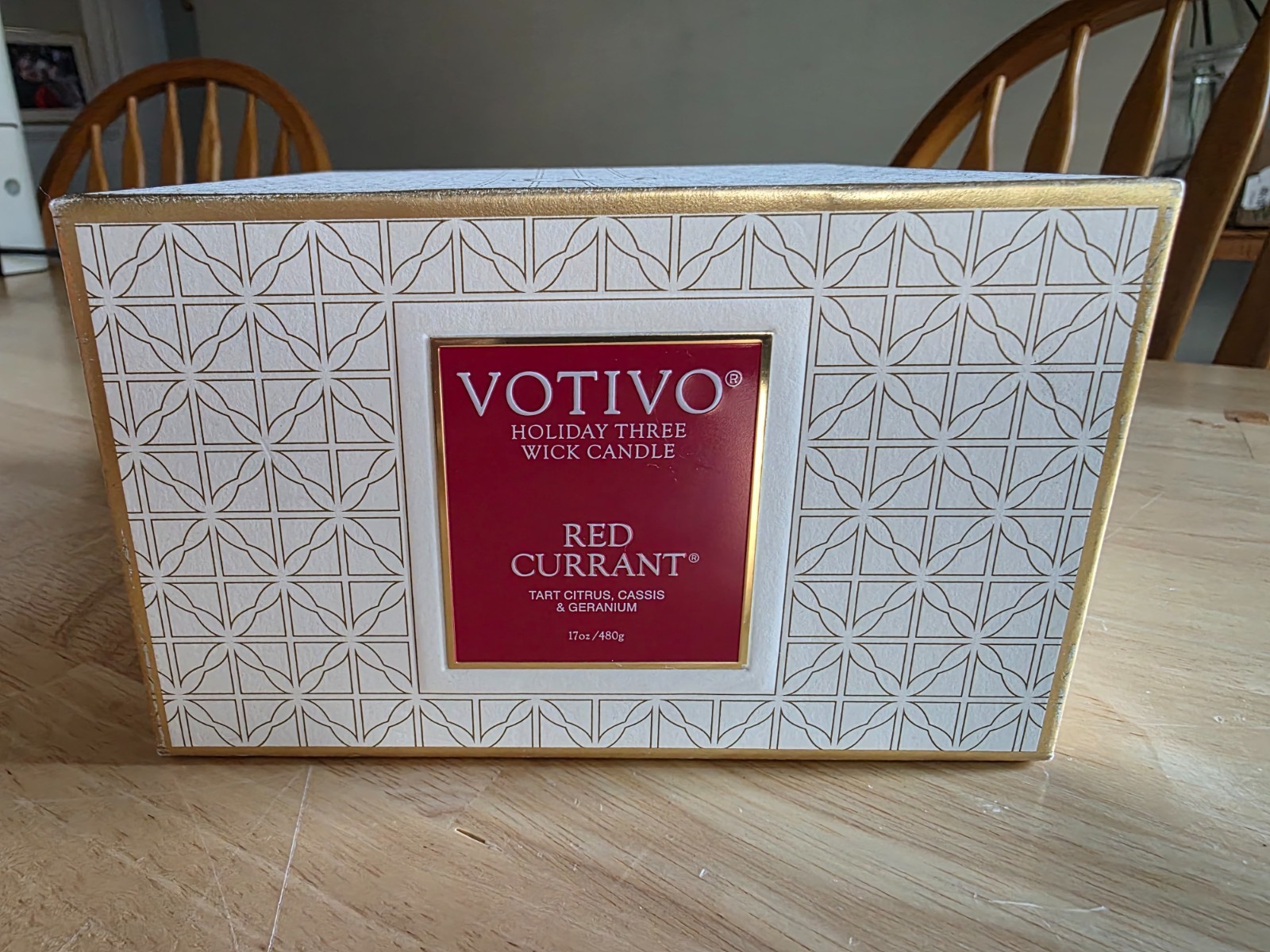 Votivo RED CURRANT” Holiday 3 Wick Candle – 17oz Tart Citrus & Cassis Geranium