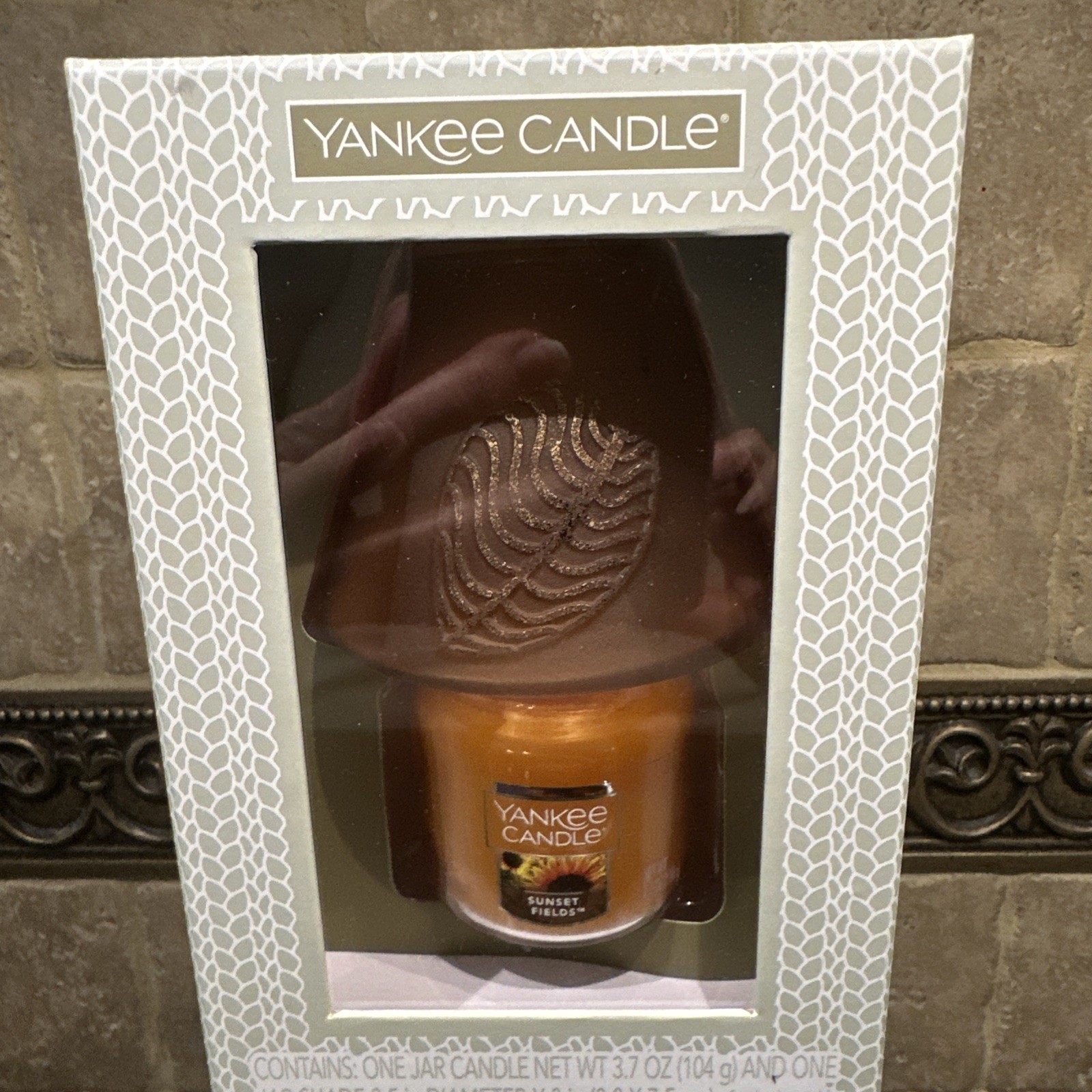 YANKEE CANDLE “SUNSET FIELDS” SMALL JAR CANDLE w/EMBOSSED LEAF CANDLE SHADE