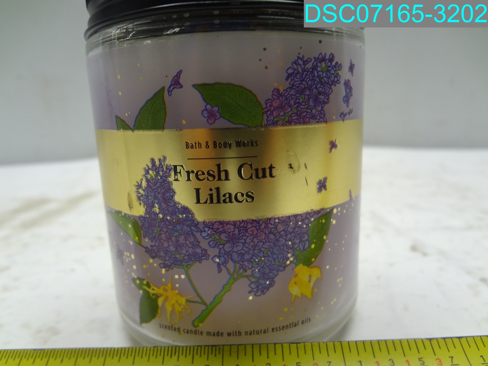 Fresh Cut Lilacs 7 oz Single Wick Candle 25-45 hrs Bath&Body Works 0667556623703