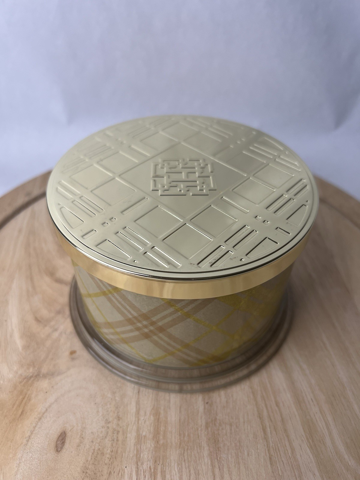 NEW HomeWorx by Slatkin Vanilla Almond Crème 4-Wick 18 Oz Candle