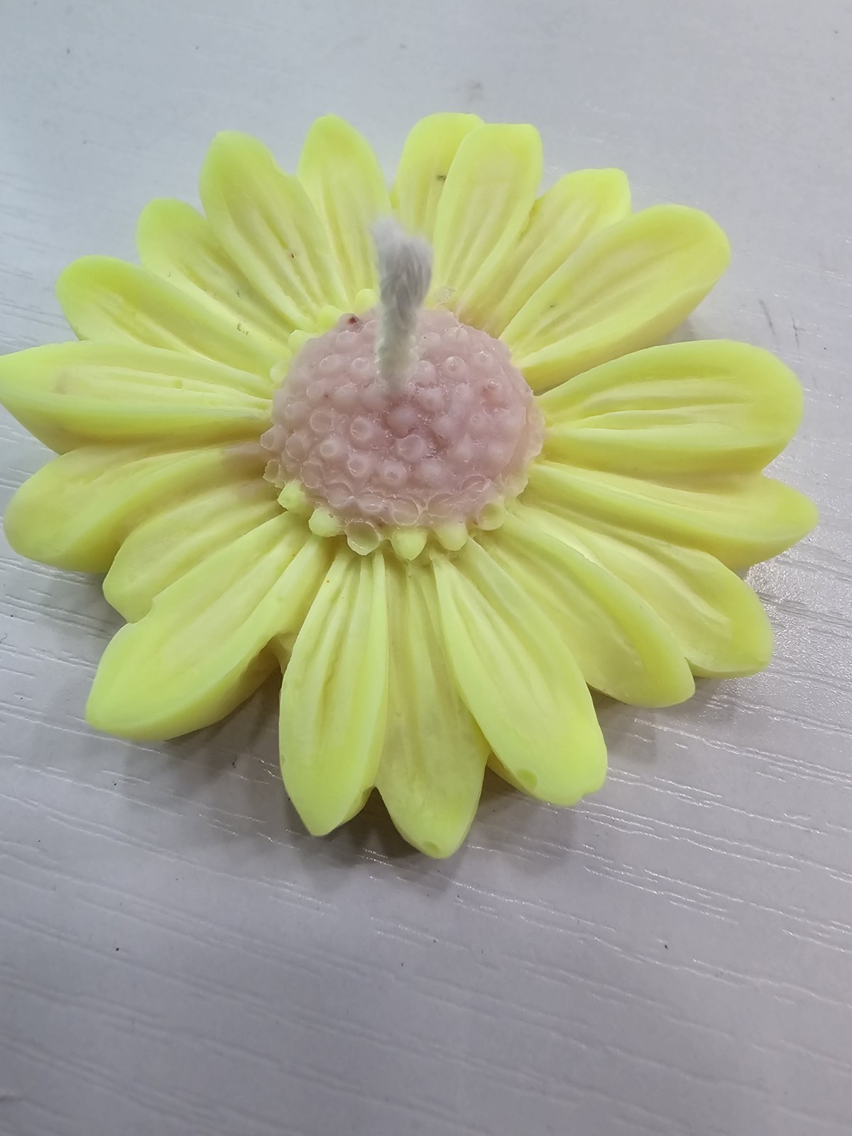 Unscented 3″ Floating Sun Flower Candles – Yellow, Set of 2. TB57