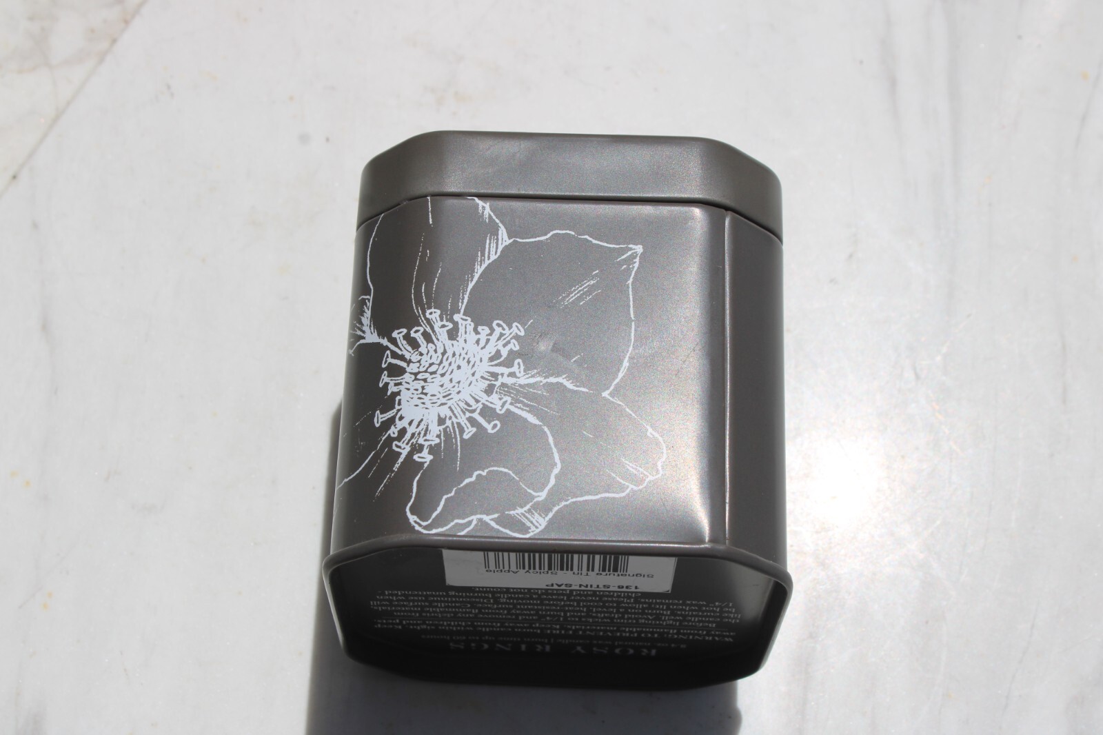 Rosy Rings Botanical Signature Travel Tin Candle – Spicy Apple – Lrg. 8.4 oz