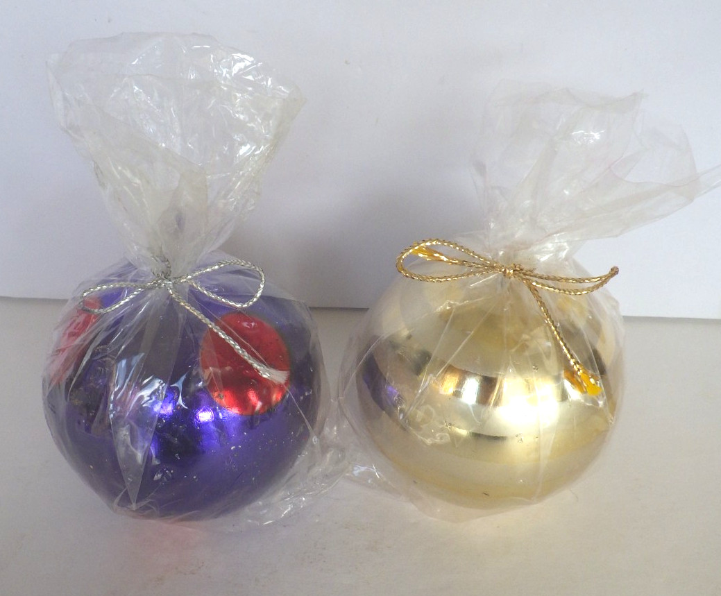 Crate & Barrel 3 1/2″ Christmas Ball Candles Set of 2 New Made in Italy