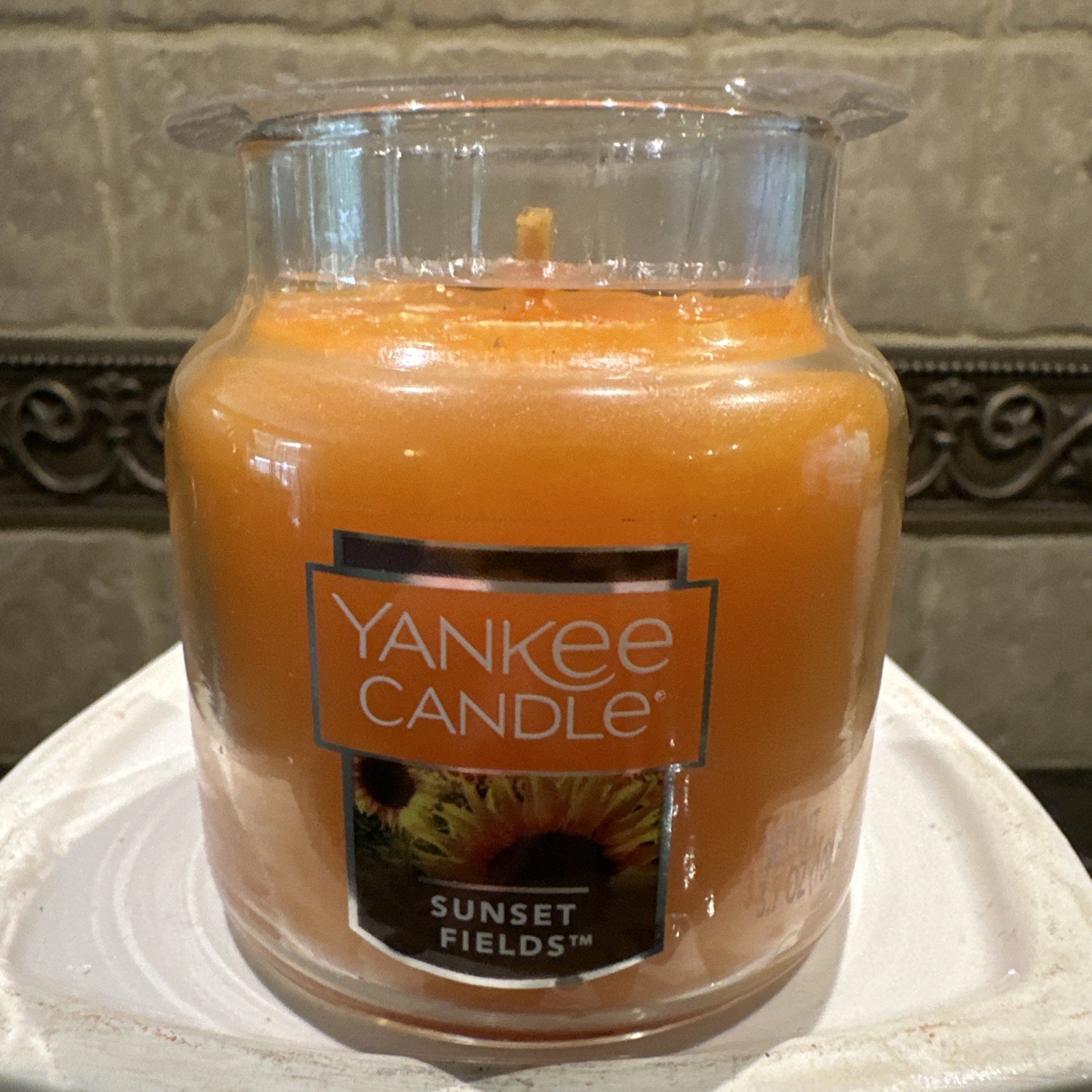 YANKEE CANDLE “SUNSET FIELDS” SMALL JAR CANDLE w/EMBOSSED LEAF CANDLE SHADE