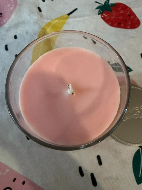 New Yankee Candle ” Pink Sands” Medium Jar Candle, 14.25 oz