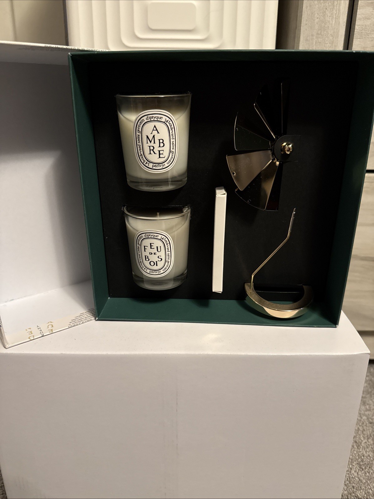Diptyque Carousel Set With 2 Candles Amber & Feu de Bois Wood Fire ~Limited Edit