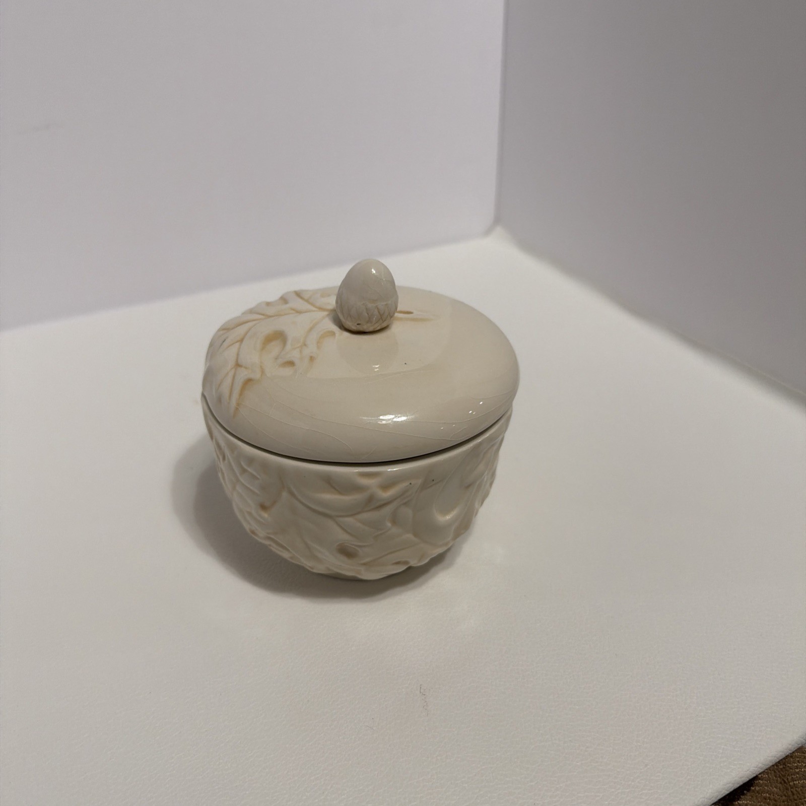 Hallmark Pumpkin spice Acorn Candle Oak Leaves Autumn Ceramic Jar w/Lid Used
