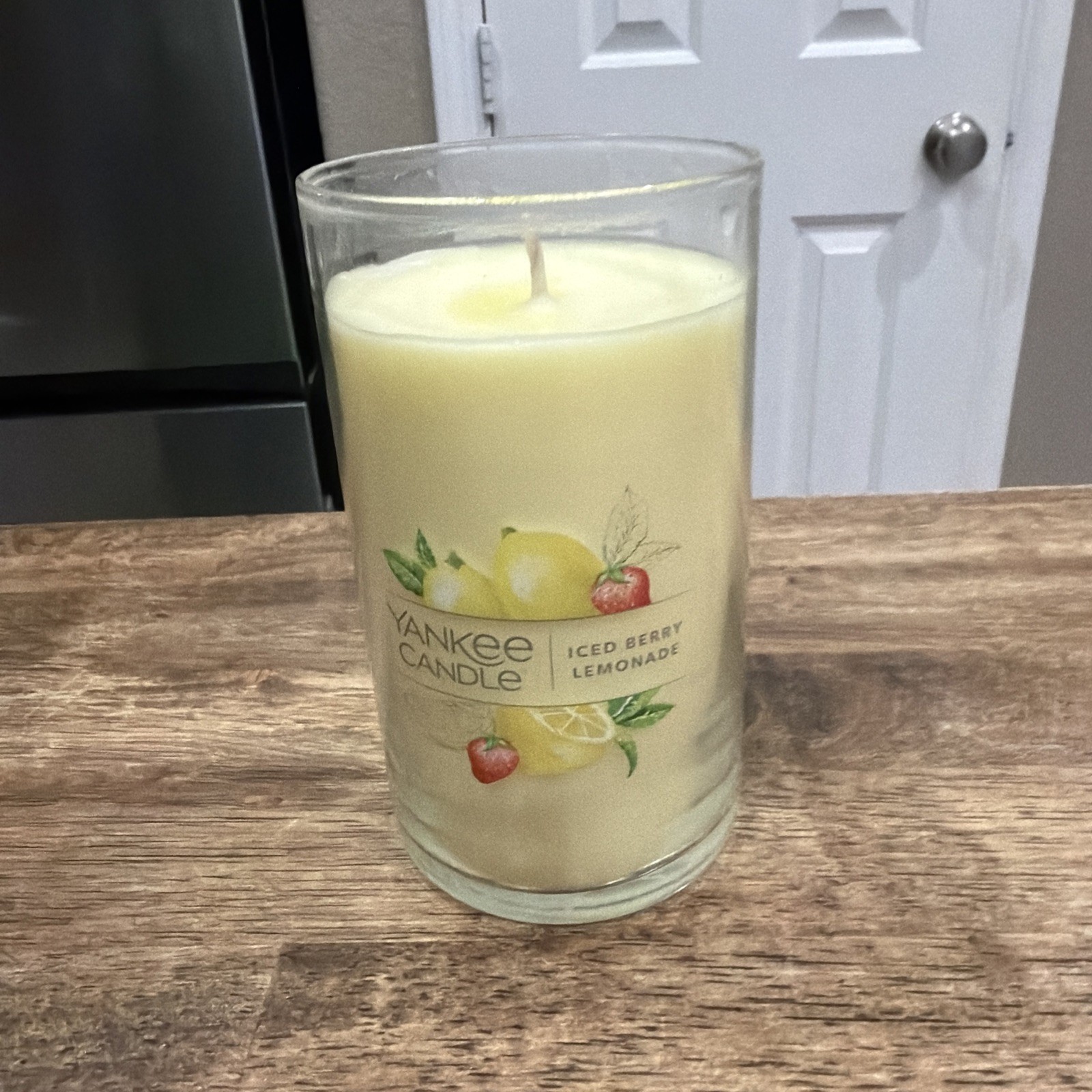 Yankee Candle Iced Berry Lemonade. Single Wick 14.25oz New