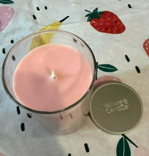 New Yankee Candle ” Pink Sands” Medium Jar Candle, 14.25 oz