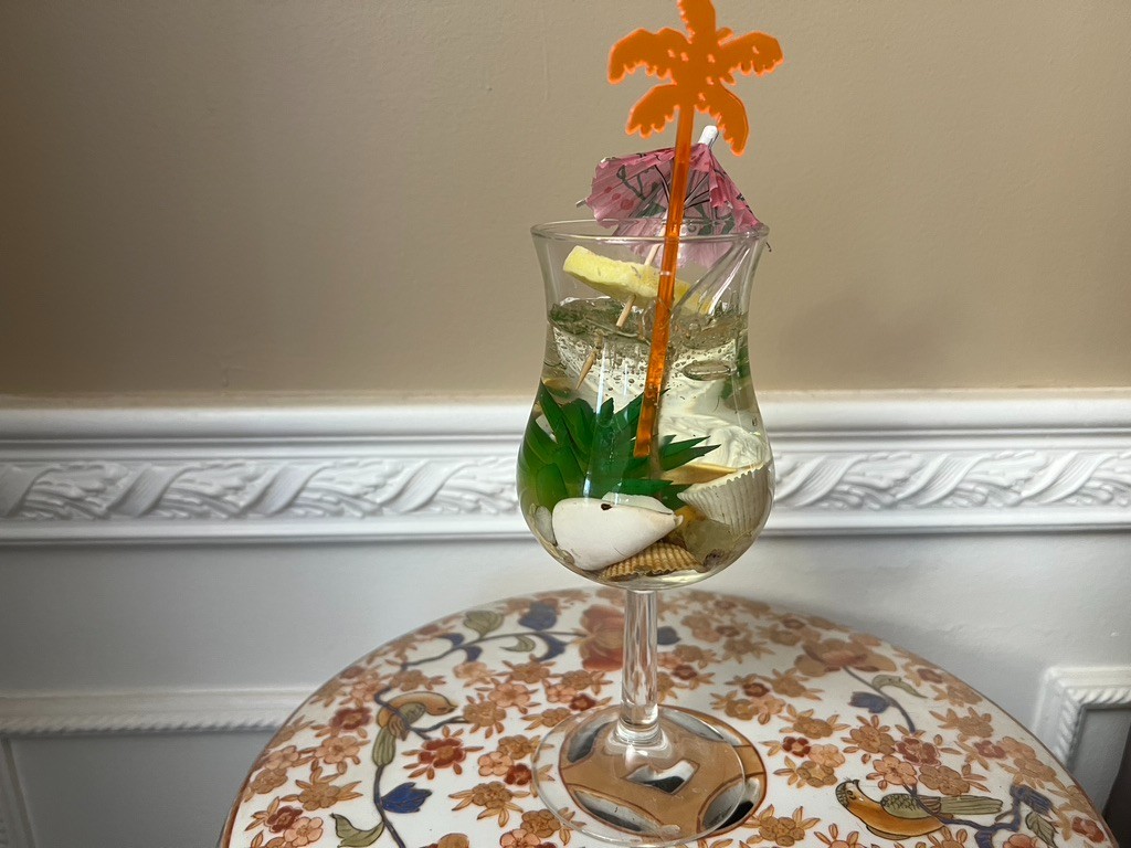 Clear Gel Seascape Candle in a 7 1/2″ Curved Glass