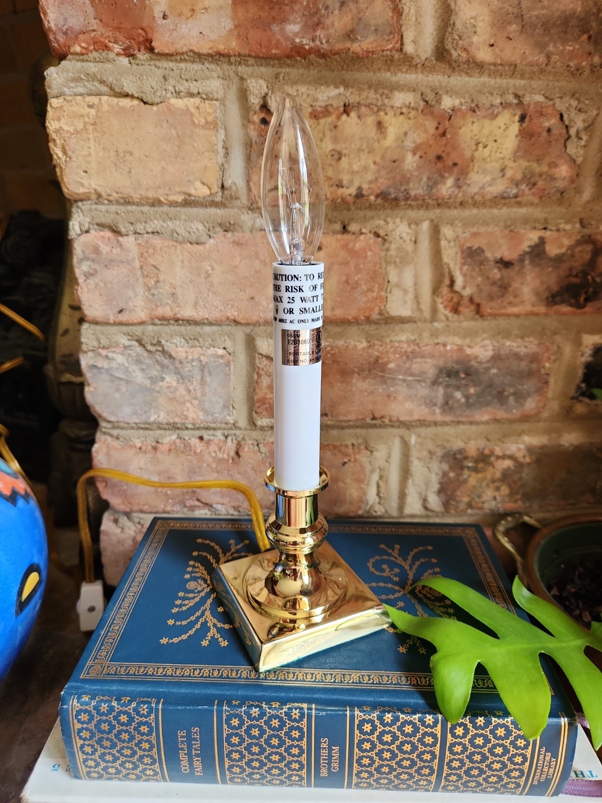 Vtg Electric Window Candle Lamp with Solid Brass Base On/Off Switch, W/ Bulb New