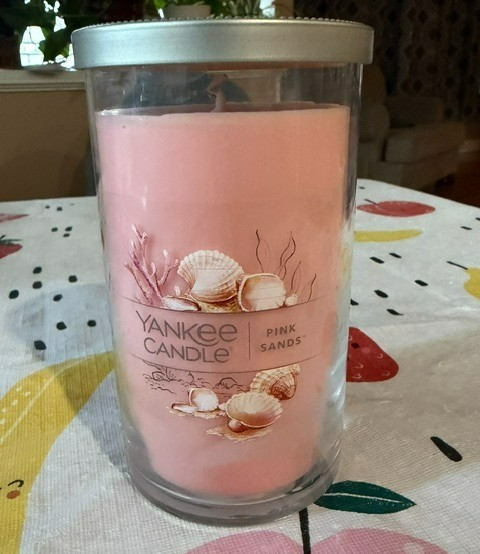 New Yankee Candle ” Pink Sands” Medium Jar Candle, 14.25 oz
