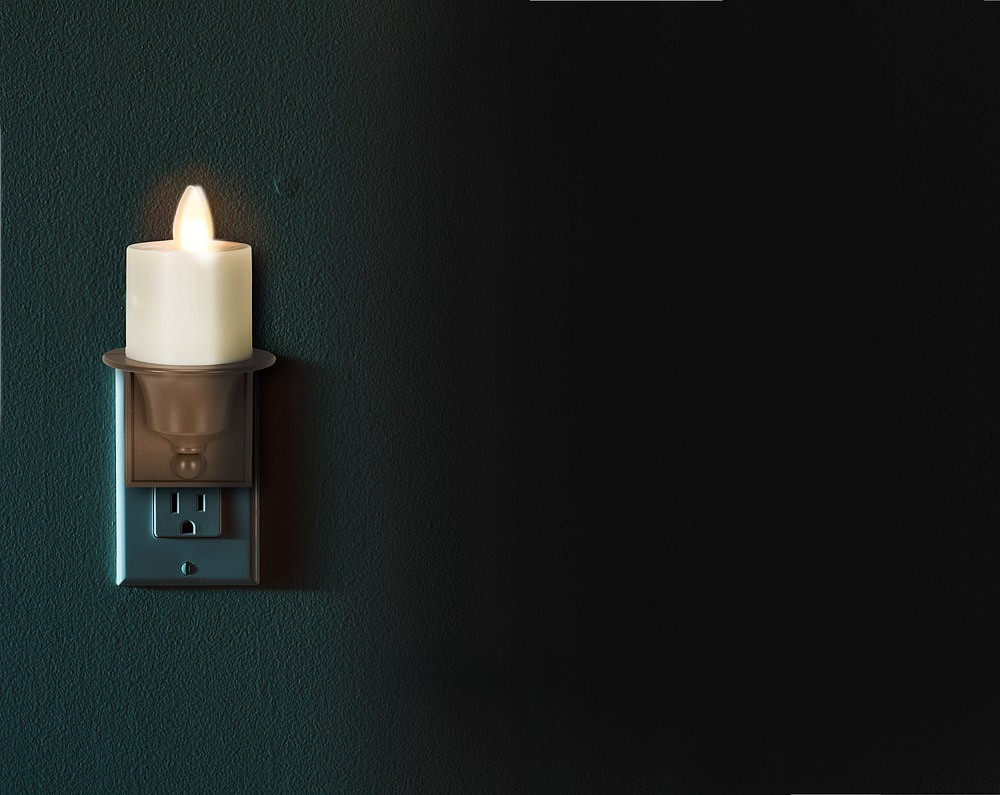LightLi Touch Nightlight On Off 9 cm High Dusk to Dawn Sensor Moving Flame