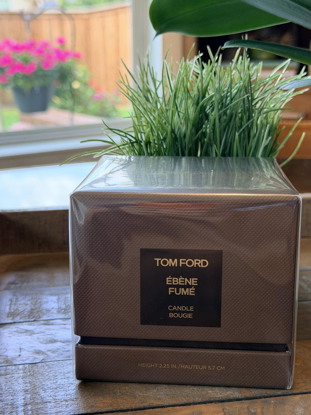 $140 Authentic Tom Ford Ébène Fumé Candle in Box H: 2.25″ / 6.3oz New & Sealed