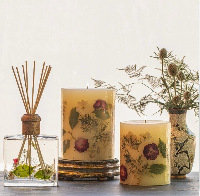 ROSY RINGS, CITRUS GARLAND LUXURY BOTANICAL CANDLE, 5.5″ TALL, 120 HRS, NEW