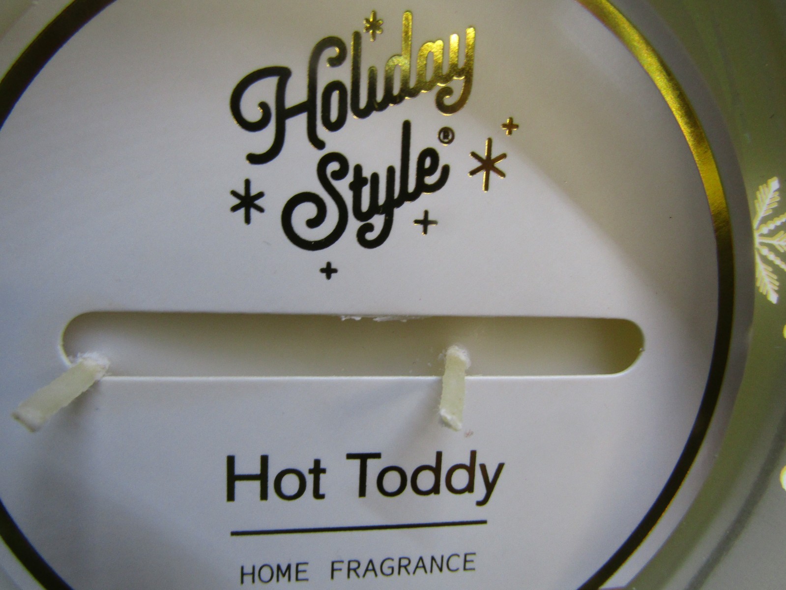 Holiday Style 2-Wick Christmas Theme 13 oz. Jar Candle. Hot Toddy Scent.