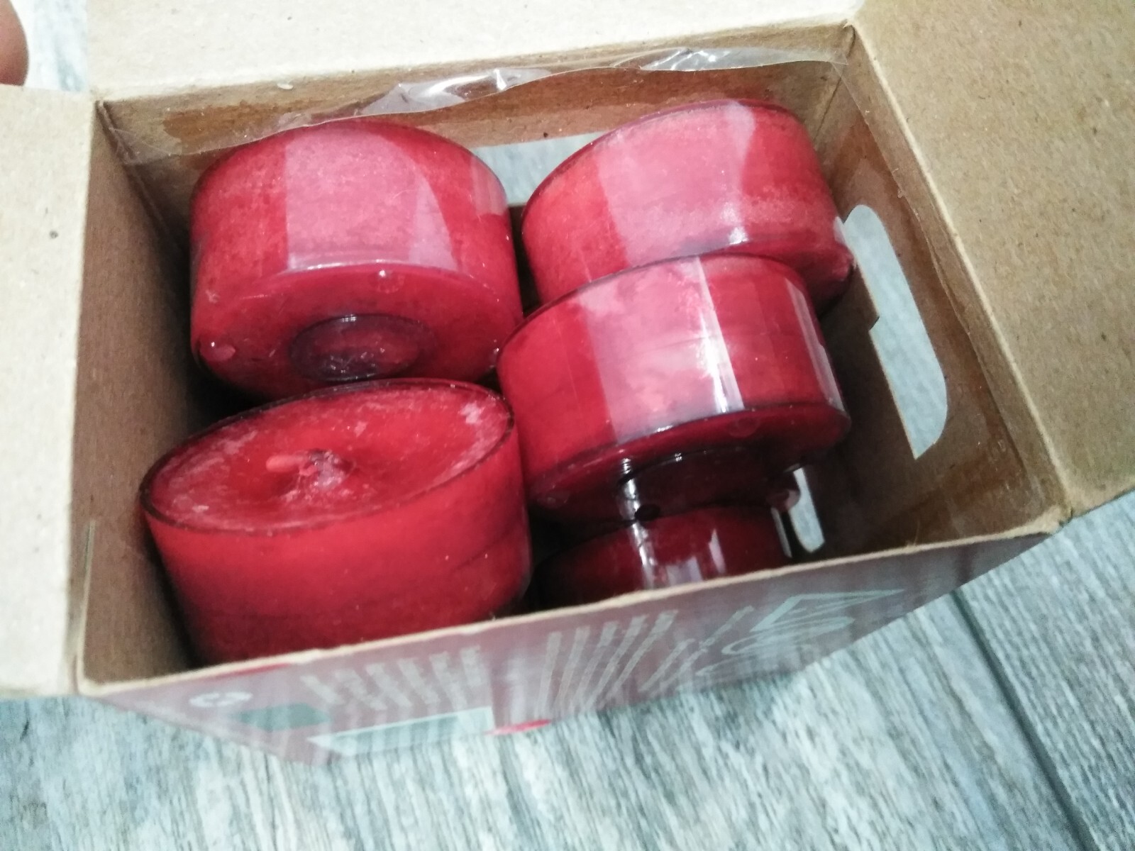 RETIRED YANKEE CANDLE BUBBLY POMEGRANATE TEA LIGHTS (10 UNIT IN BOX)