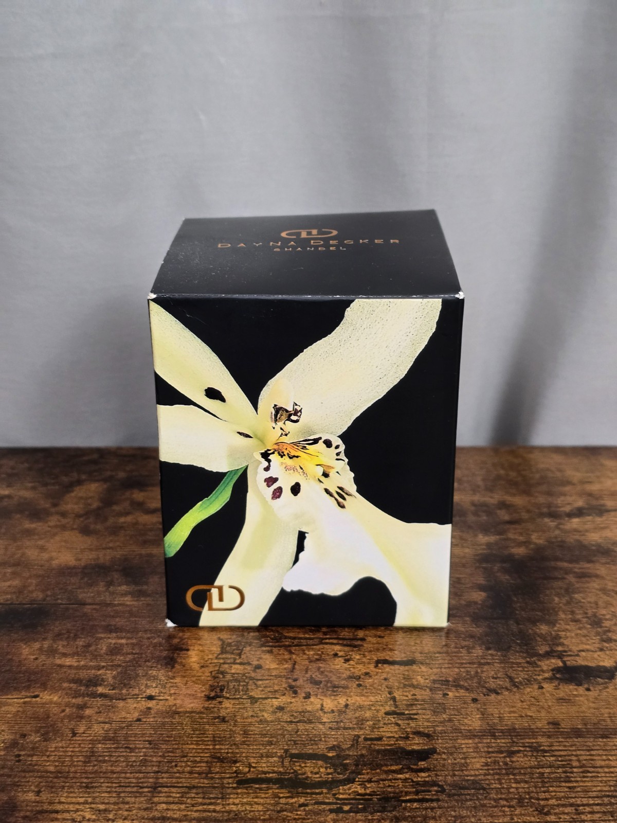 *NEW IN BOX!* DAYNA DECKER CHANDEL NYA 6oz Multisensory Candle w/Ecowood Wick
