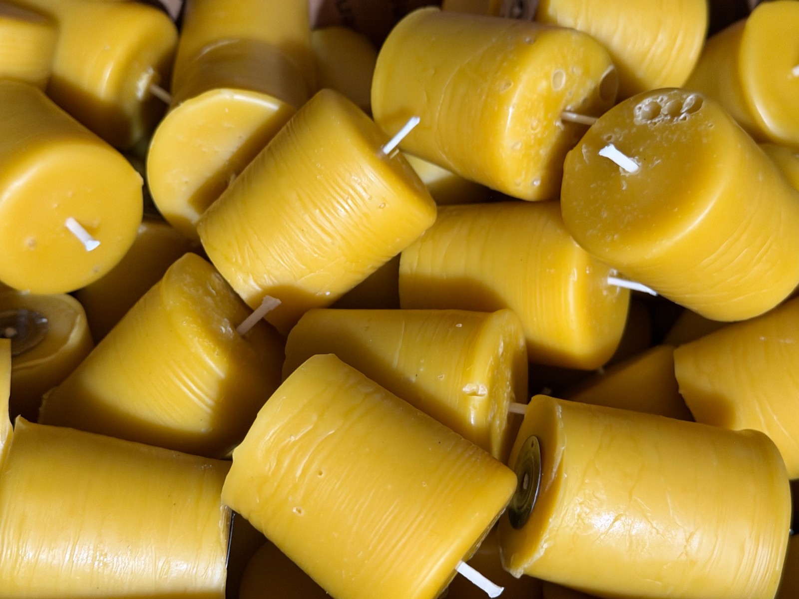 100% Beeswax Votives Candles