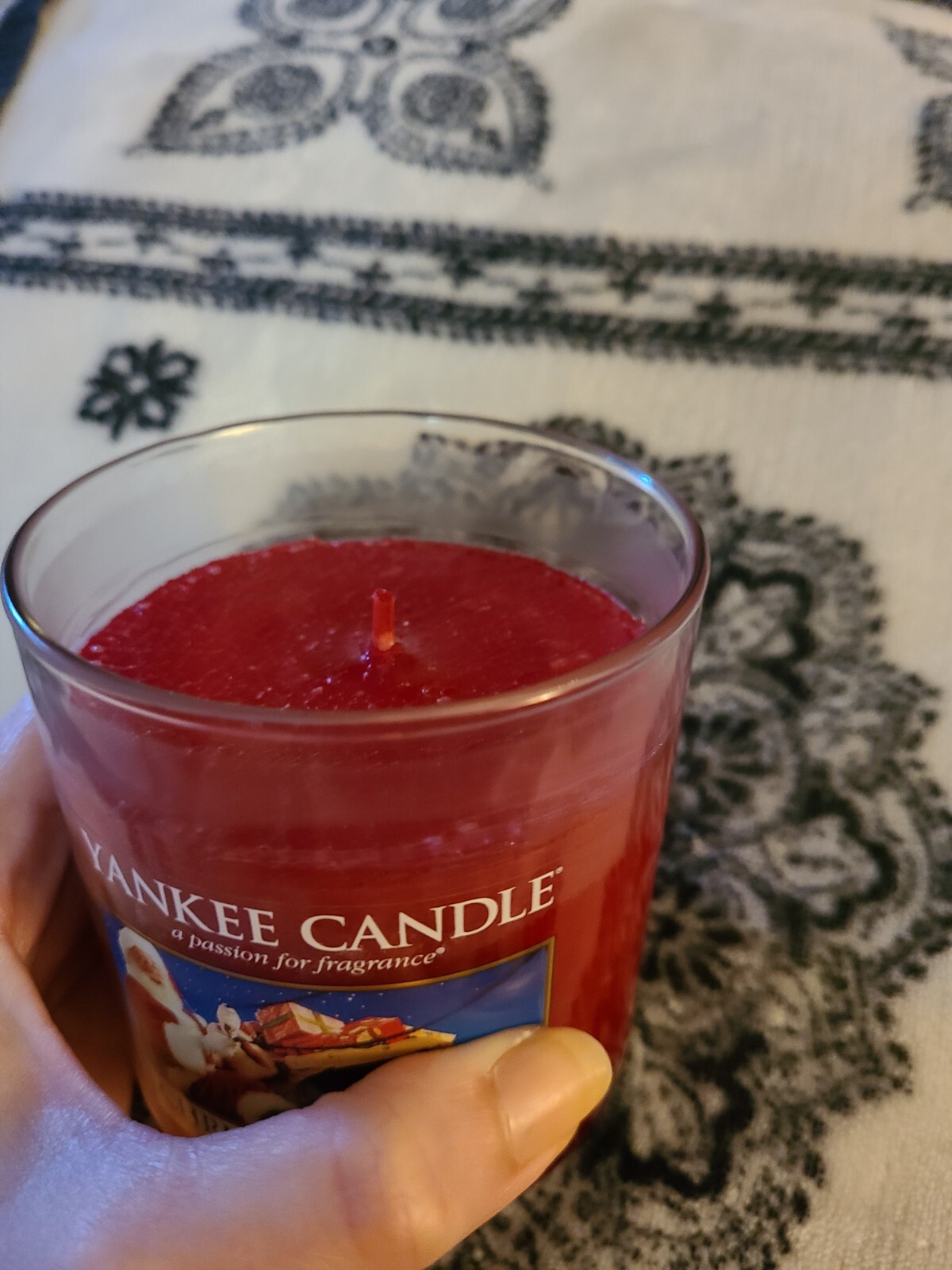 Yankee Candle Jar Medium Tumbler 7oz Christmas Eve Red 33-55 Hours Burn Time