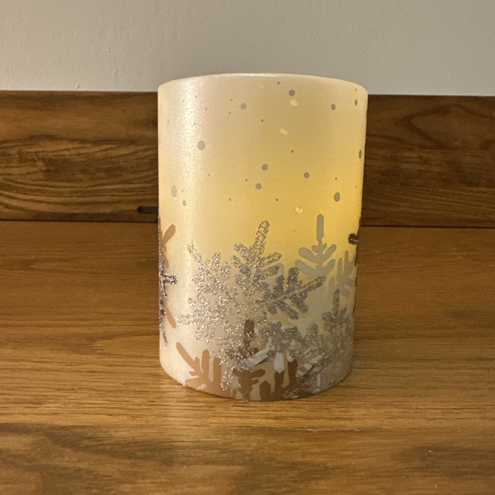 Flameless LED Candle Flame has Realistic Flickering Snowflakes White size 3 x 4