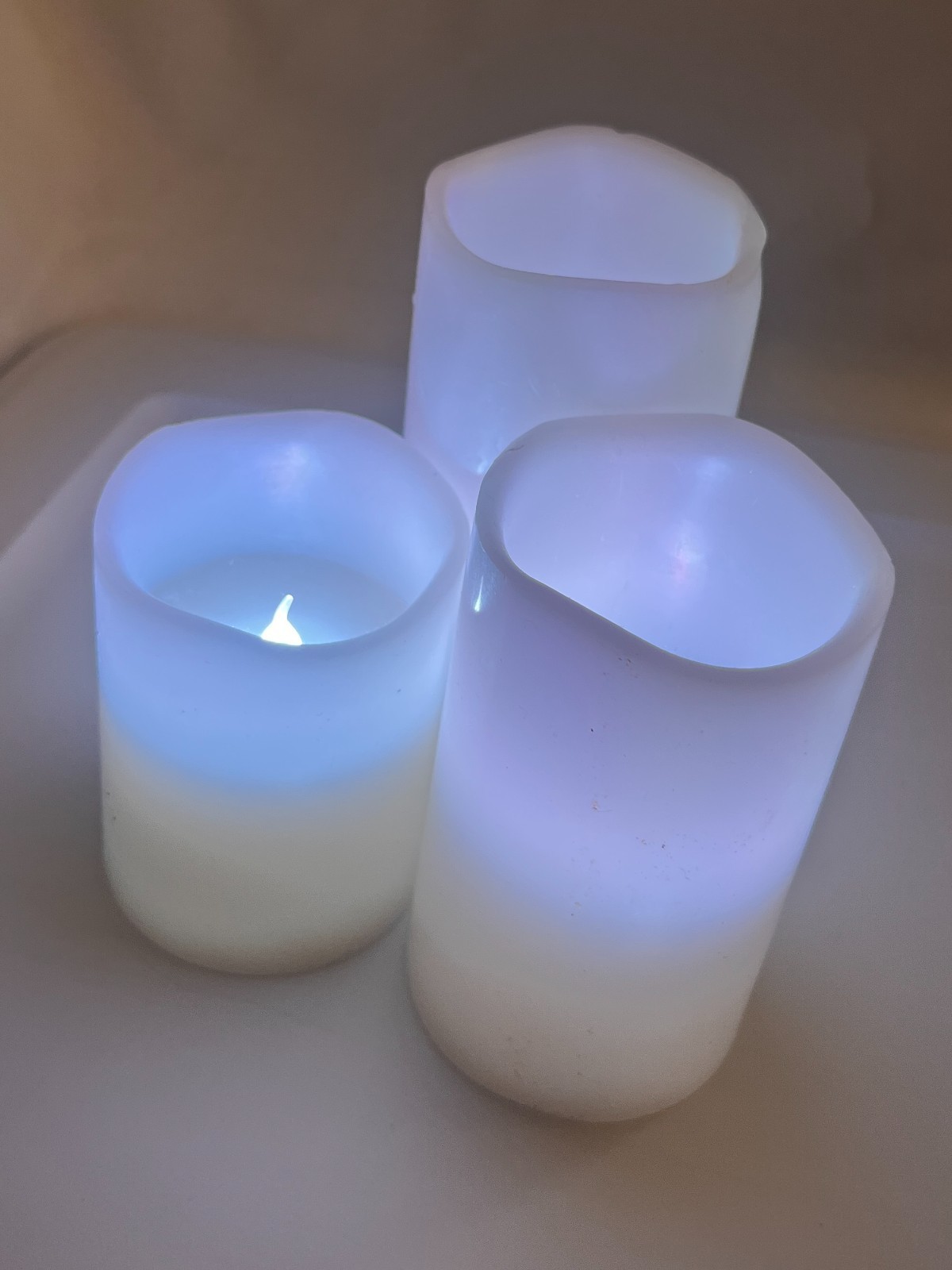 Set of 3 Matchless Lightweight Indoor Moving Flame LED Candles Free Batteries