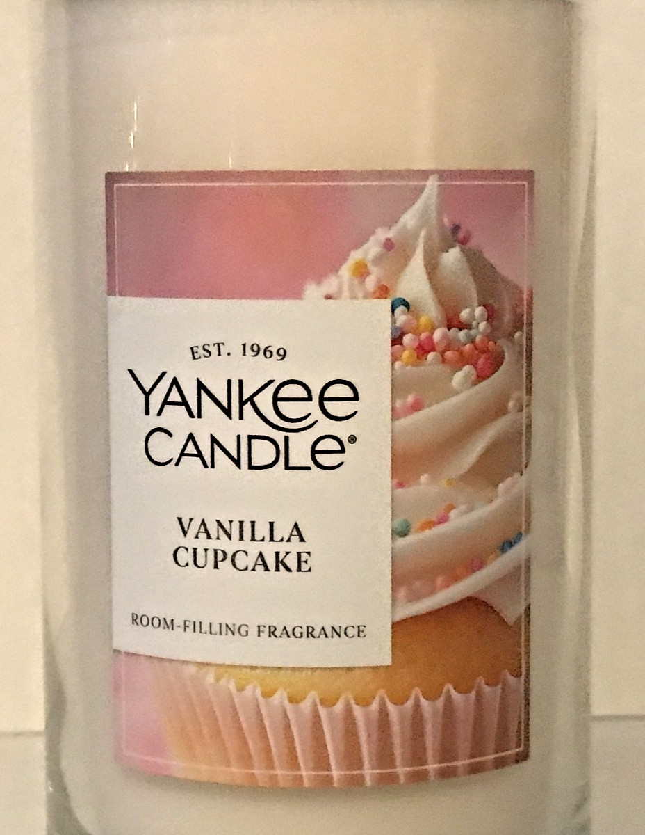 VANILLA CUPCAKE CANDLE MEDIUM PILLAR 14.25 OZ SINGLE WICK YANKEE CANDLE 70-115HR